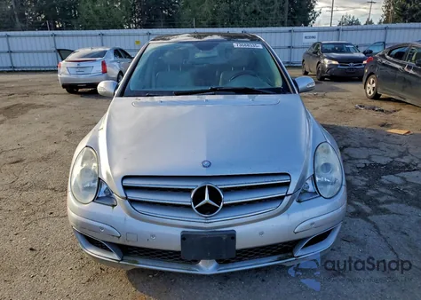 2006 Mercedes-Benz R 500 z USA, uszkodzony, nr VIN 4JGCB75E46A001803